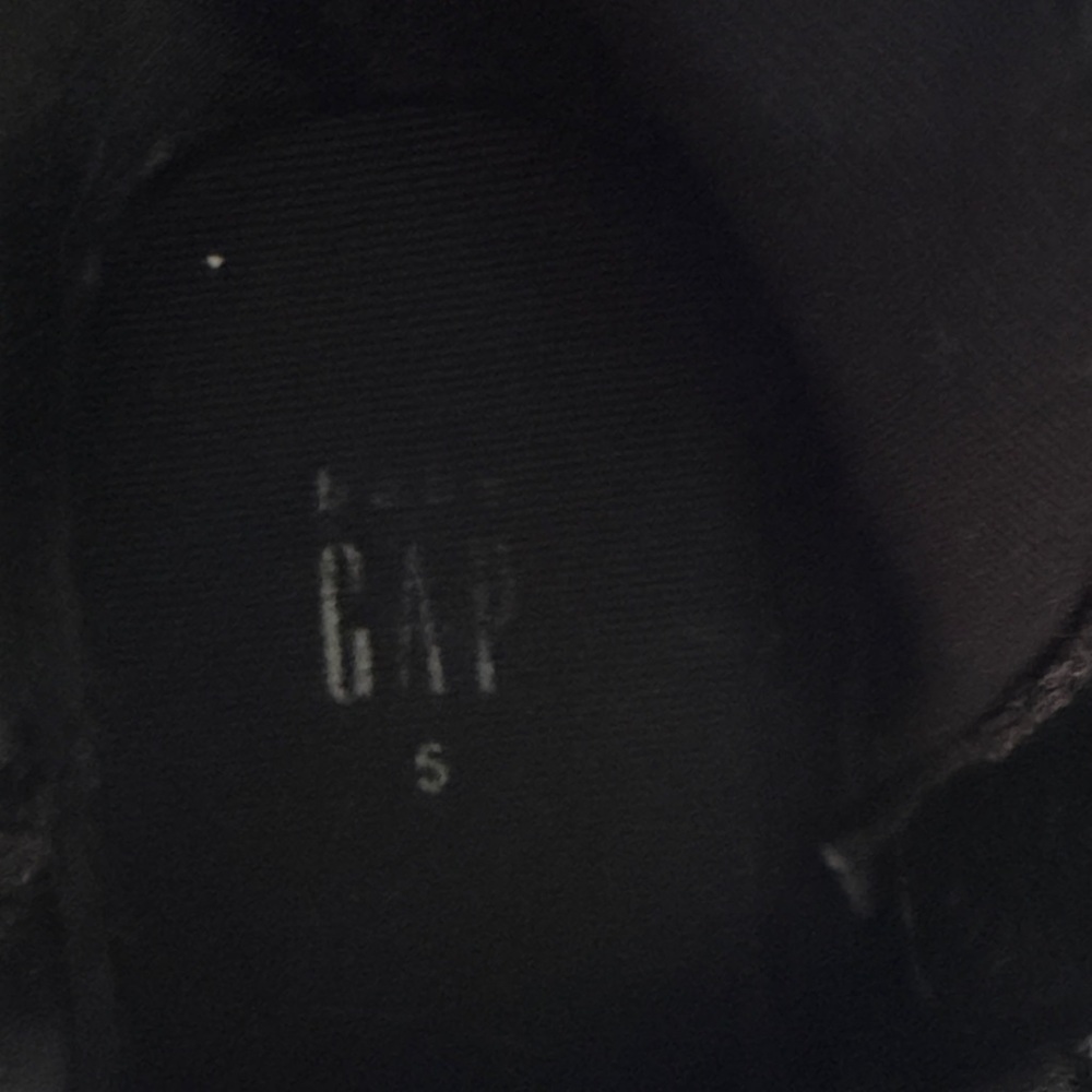 GAP Black Scalloped Ankle Boots for Kids - Picture 2 of 12